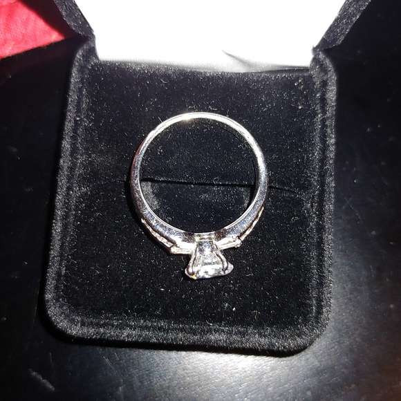 Ring - Picture 2 of 2